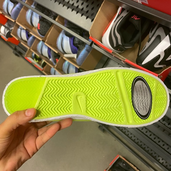 Nike volt blazer low pop - Picture 2 of 2